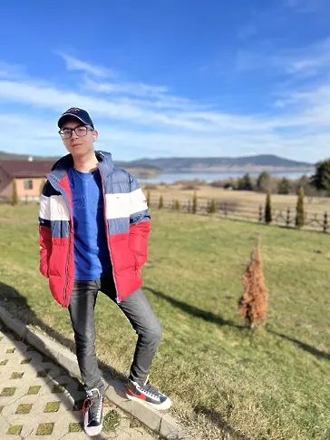  Зов за помощ: 18-годишният Крис се нуждае от средства, с цел да избави живота си 