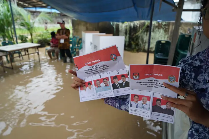  Свлачища в Индонезия лишиха живота на близо 30 души и раниха десетки 