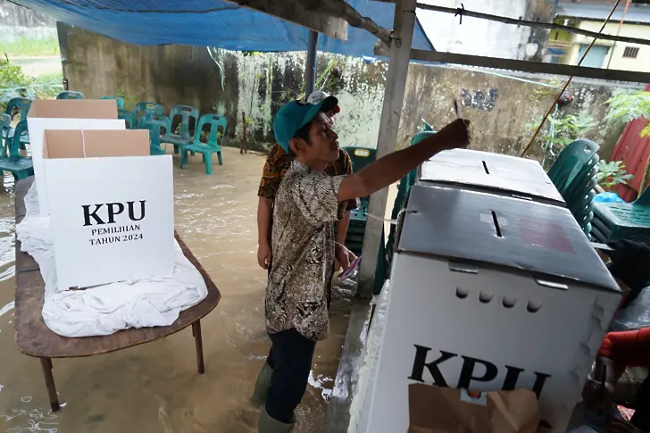  Свлачища в Индонезия лишиха живота на близо 30 души и раниха десетки 