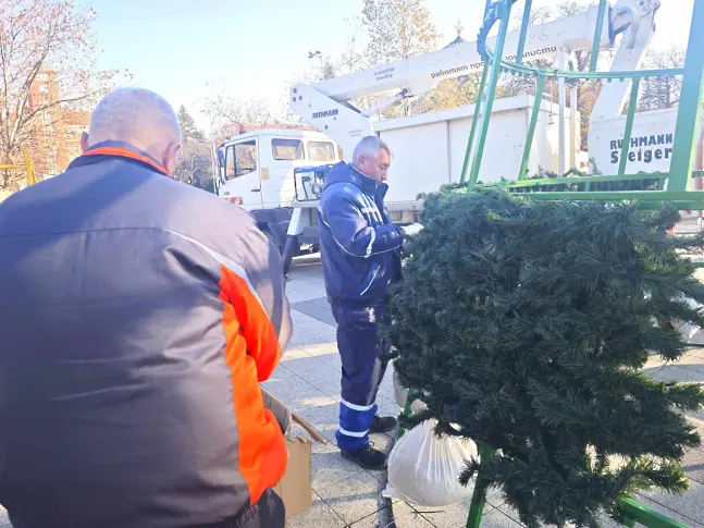  В Плевен стартира построяването на Коледното градче 