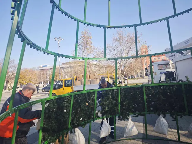  В Плевен стартира построяването на Коледното градче 