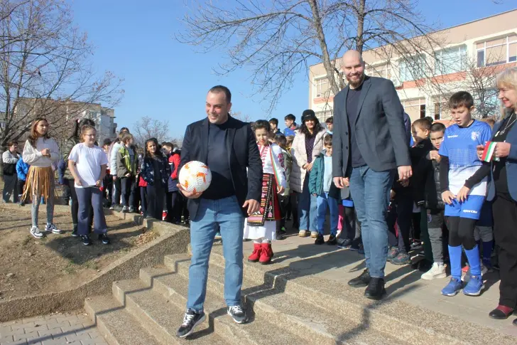 Две нови спортни площадки откриха официално днес в ОУ „Св. Климент Охридски“ в Плевен