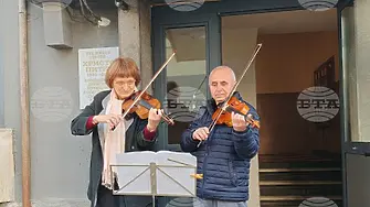 Паметна плоча на основателя на Габровския камерен оркестър Христо Питев беше открита пред дома му