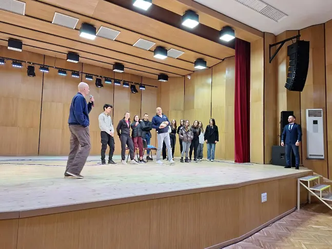  Лекционен курс с учениците от 12 клас в Плевен по Националната превантивна стратегия „ Предпазване на младежите от закононарушения ” за образователната 2024/2025 година 