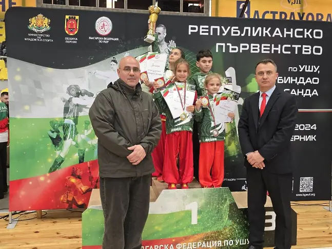  Бургазлии с 8 медала от републиканското по кунг-фу в Перник 