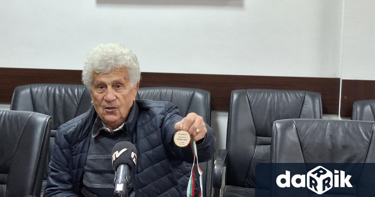 С демонстрационни срещи и награждаване на 10 те най добри състезатели за