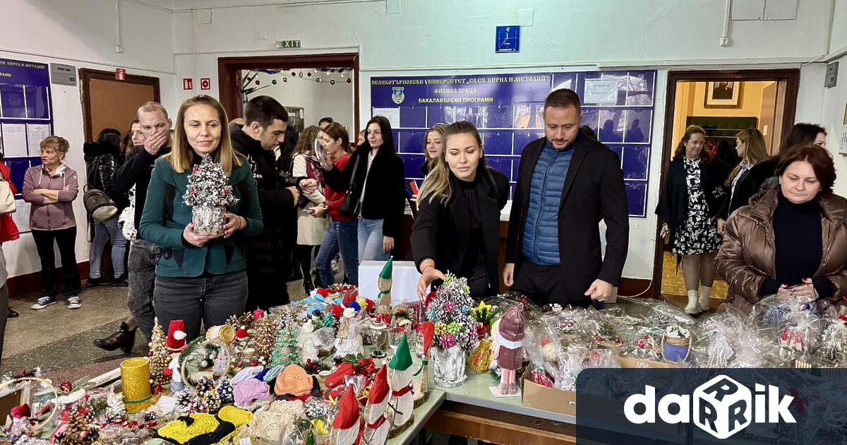 Община Враца и филиалът на Великотърновския университет организираха благотворителен Коледен