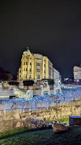 Грейват светлините на коледното дърво в Пловдив