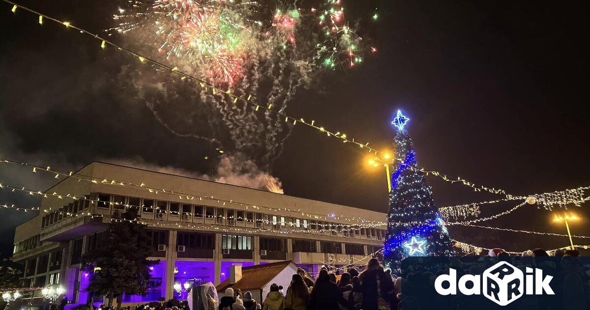 Малчуганите от ДГ Русалка зарадваха присъстващите с песни стихчета и