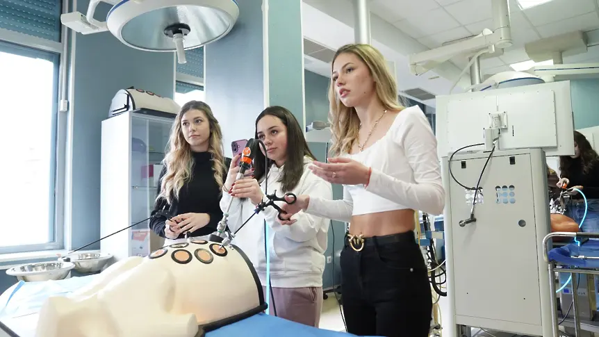 Ден на отворените врати в МУ-Плевен с ученици от ПГ „Найден Геров“ – гр. Лом