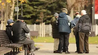 Пенсионерите може да получат по 100 лв добавка за Коледа