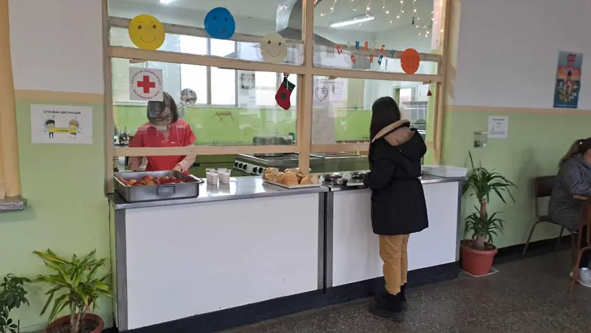  95 деца от община Ябланица, село Александрово и община Ловеч ще получават топъл обяд до края на зимата по план на БЧК - Ловеч 