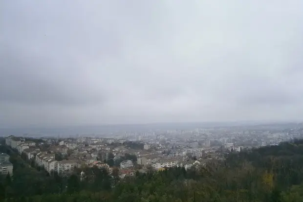 Във вторник времето ще бъде предимно облачно, а сутринта и мъгливо