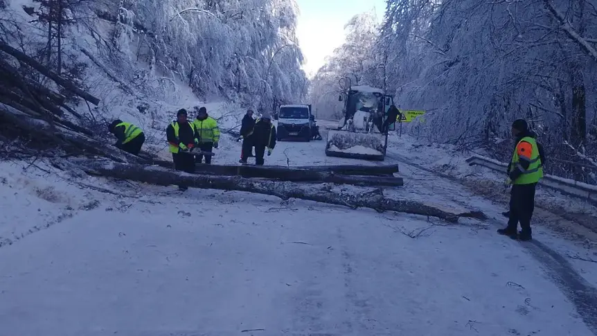 Втори ден пр. "Петрохан" е затворен - 3 екипа продължават разчистването 