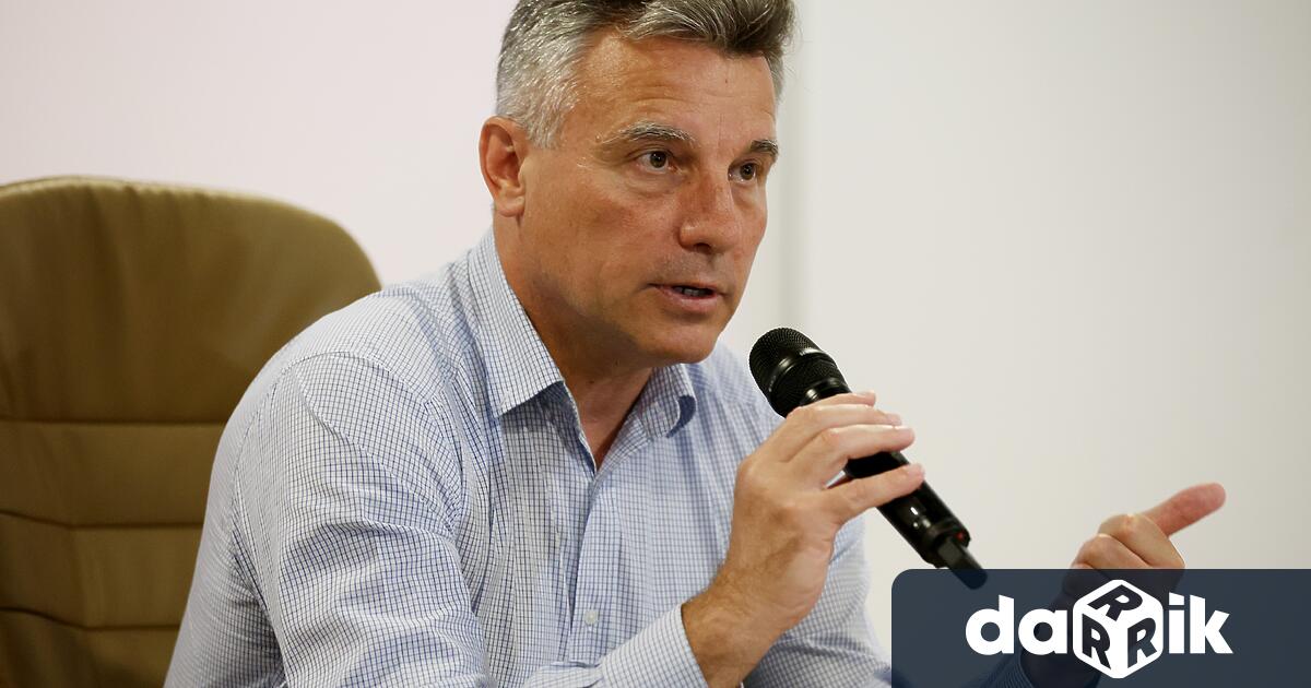 Не може да има политическа система защото в България няма