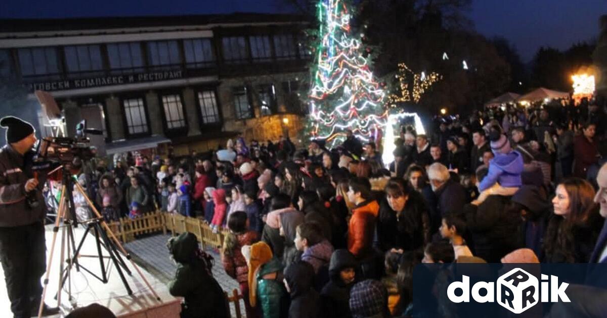 На 10 декември от 17 00 часа на пл Възраждане ще