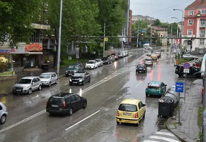 В петък времето ще е облачно с валежи предимно от дъжд