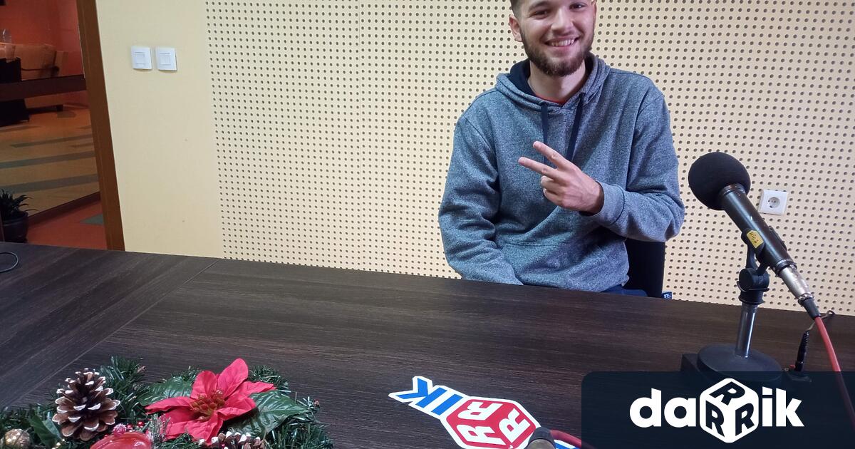 21 годишният русенец Радослав Драшков се завърна преди броени дни от