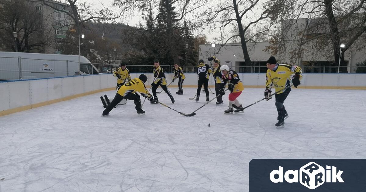 Началото на забавленията на ледената пързалка в Сливен ще бъде