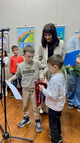  Малки художници със специфична премия от Община Плевен за присъединяване си в конкурс 