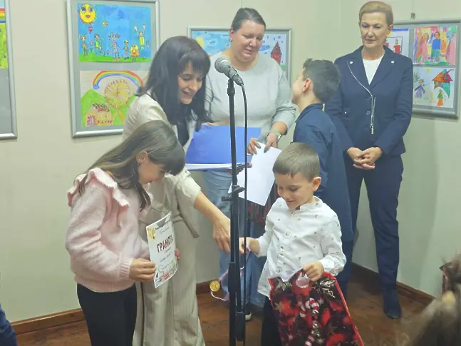  Малки художници със специфична премия от Община Плевен за присъединяване си в конкурс 