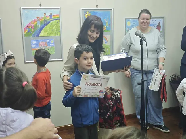  Малки художници със специфична премия от Община Плевен за присъединяване си в конкурс 