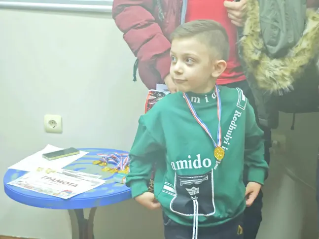  Малки художници със специфична премия от Община Плевен за присъединяване си в конкурс 