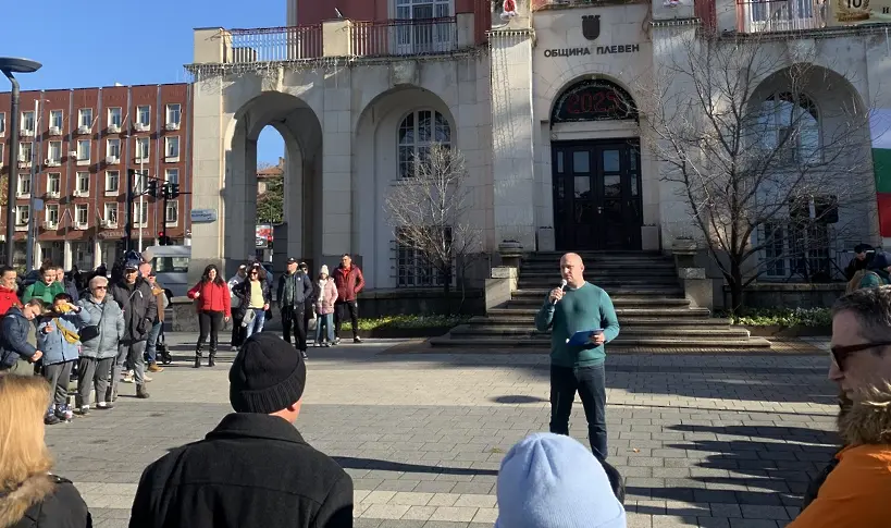  Повече от 300 жители се включиха в митинга против безводието в Плевен/СНИМКИ/ 