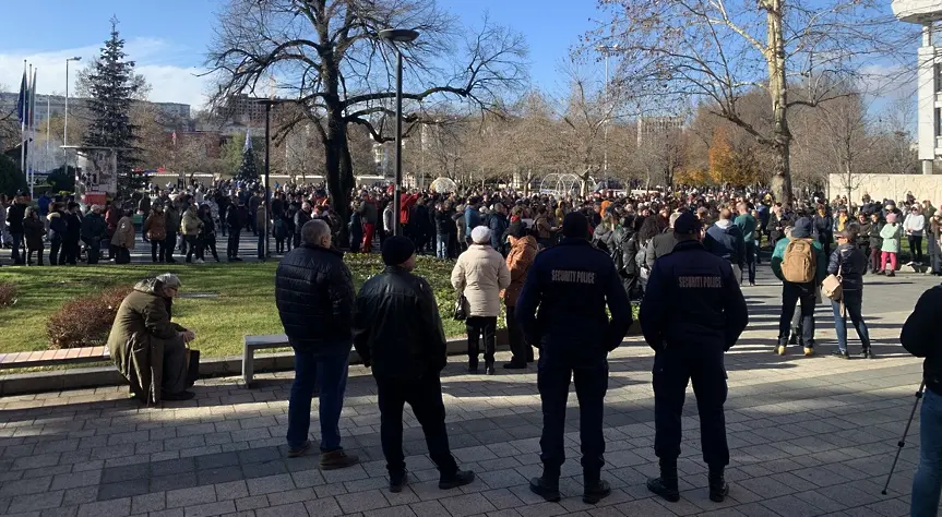  Повече от 300 жители се включиха в митинга против безводието в Плевен/СНИМКИ/ 