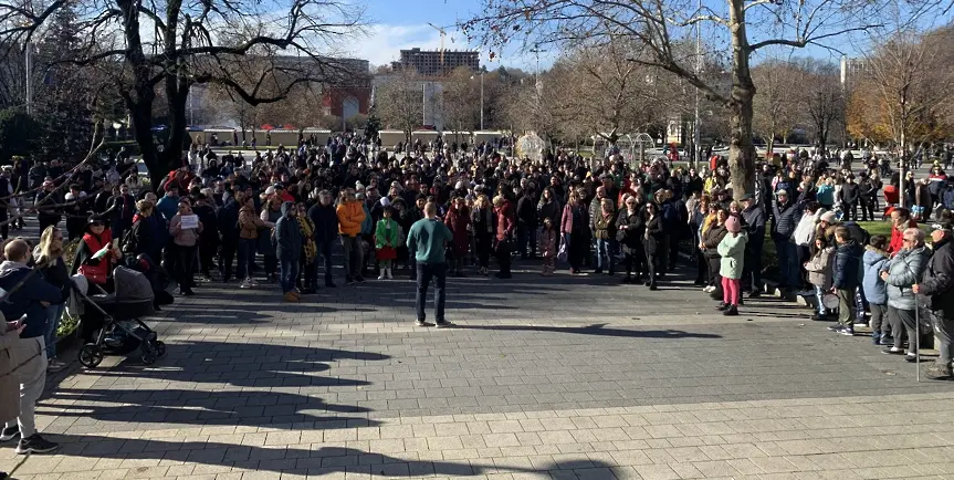 Повече от 300 граждани се включиха в протеста срещу безводието в Плевен