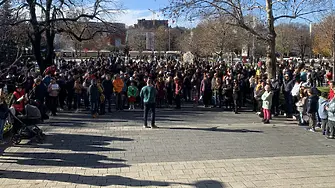 Повече от 300 граждани се включиха в протеста срещу безводието в Плевен