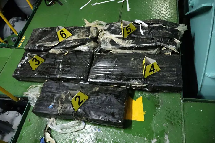  Кокаин за 13 милиона лв. укрит в охлаждаща тръба на транспортен съд в Бургас 