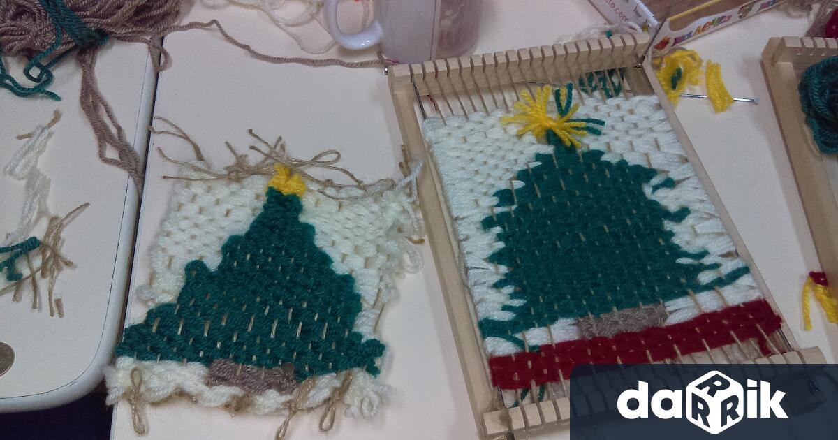 Темата Коледен стан представя един от най старите занаяти – тъкачеството