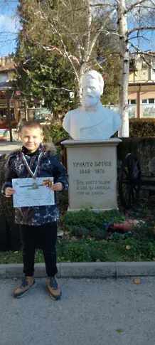  Ученици от ИНУ „ Христо Ботев “ – Плевен с чудесно показване и медали от Коледно математическо съревнование. 