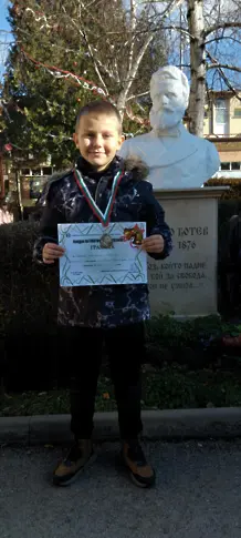  Ученици от ИНУ „ Христо Ботев “ – Плевен с чудесно показване и медали от Коледно математическо съревнование. 