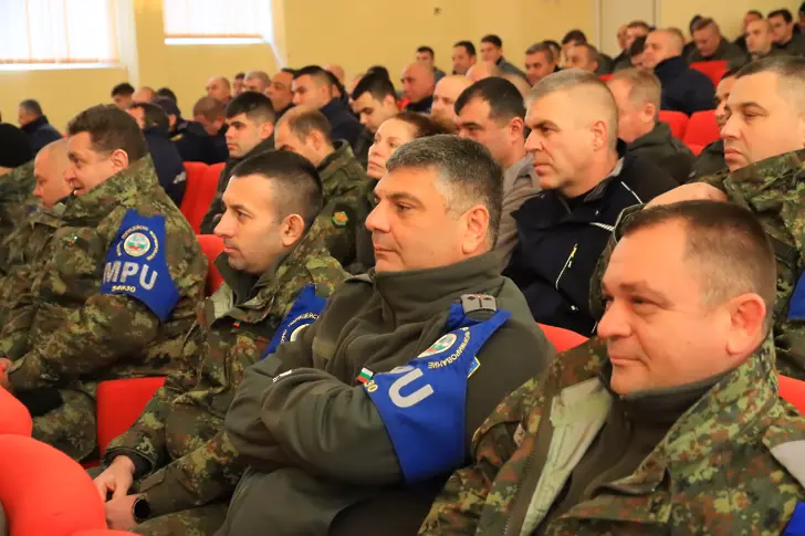  Редник Наталия Атанасова показа стихосбирка с благотворителна цел 