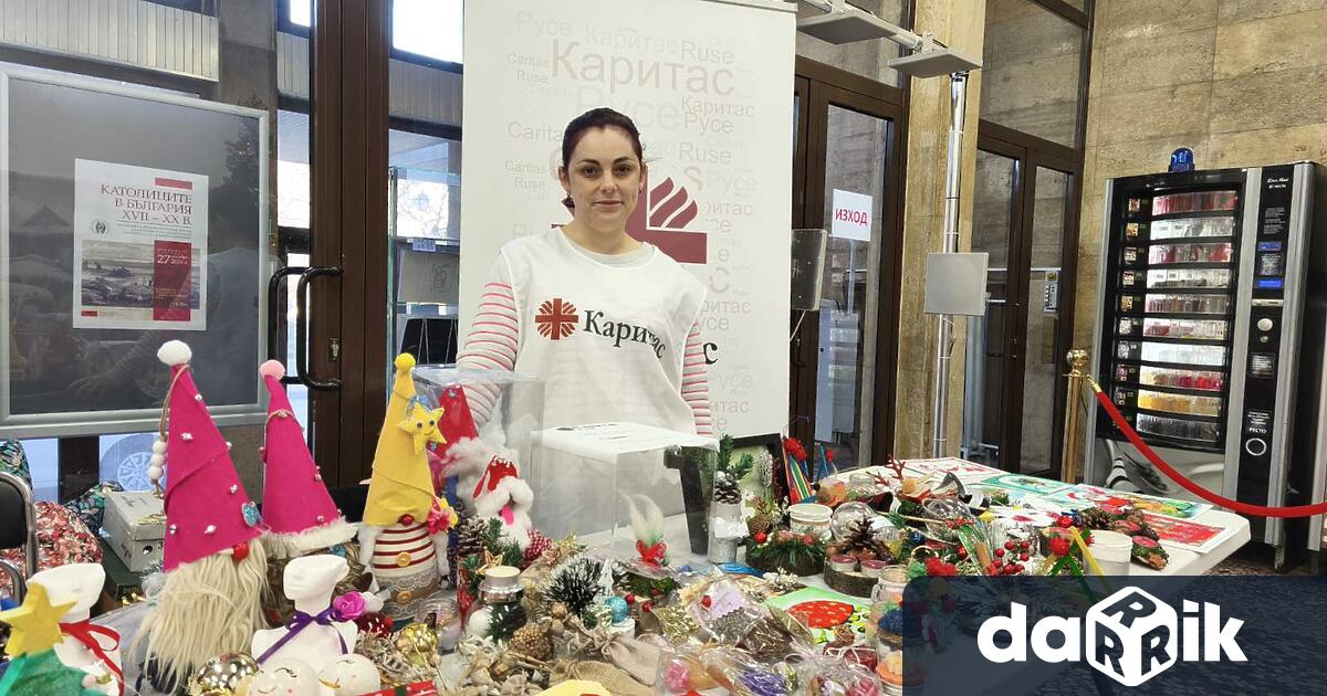 За поредна година фоайето на Регионална библиотека Любен Каравелов в