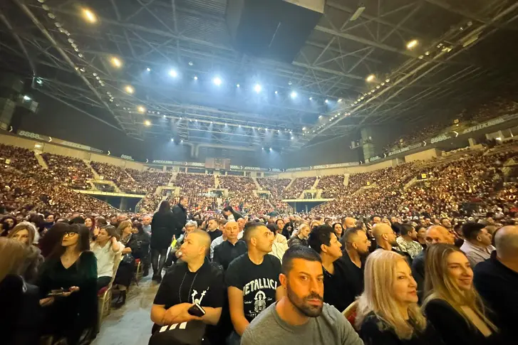  Сърце и музика: Петнадесет хиляди души на коцерт на Лили Иванова в София (СНИМКИ) 