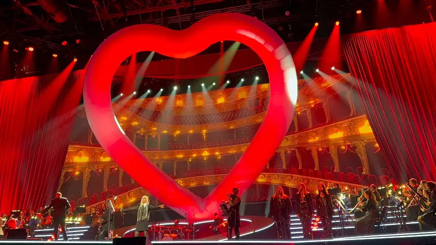  Сърце и музика: Петнадесет хиляди души на коцерт на Лили Иванова в София (СНИМКИ) 