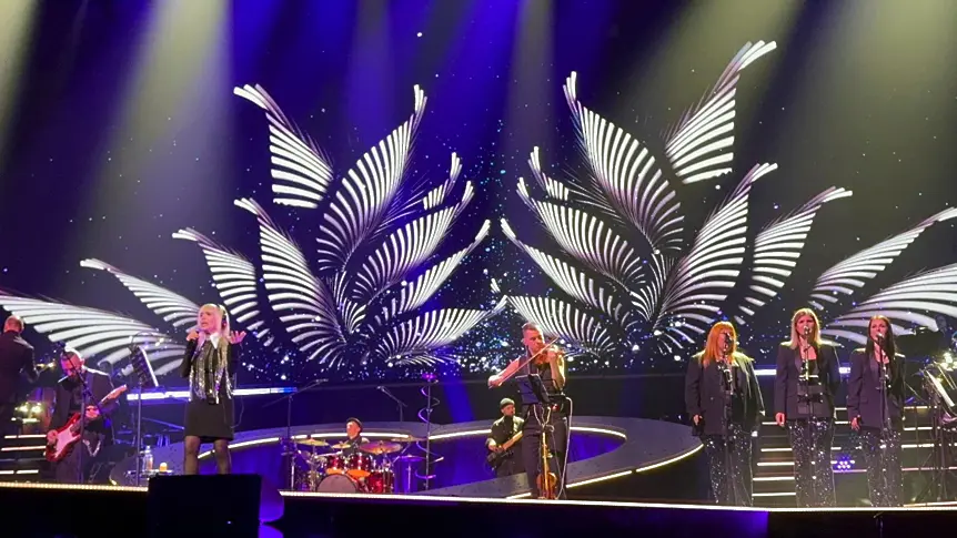  Сърце и музика: Петнадесет хиляди души на коцерт на Лили Иванова в София (СНИМКИ) 