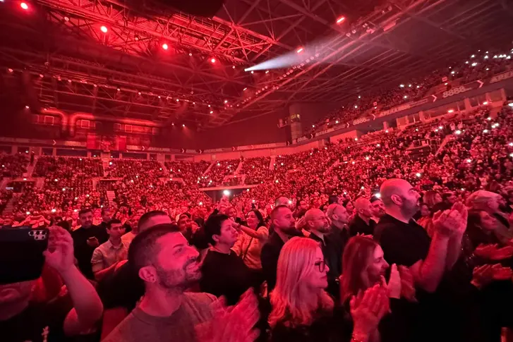  Сърце и музика: Петнадесет хиляди души на коцерт на Лили Иванова в София (СНИМКИ) 