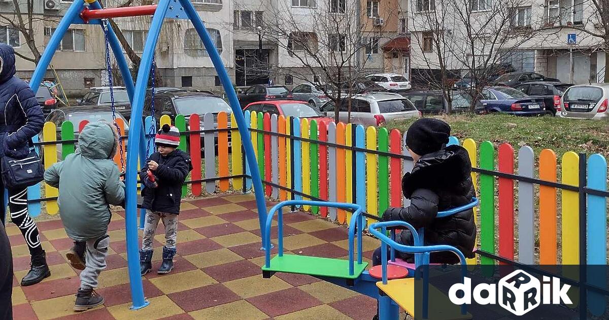 С откриване на нова детската площадка в кв Младост в