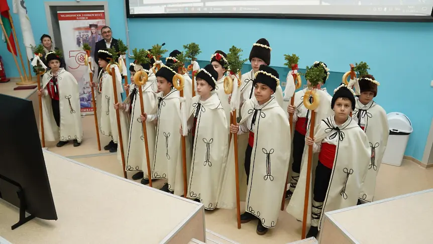  Бъдни вечер пресъздадоха в ИНУ „ Христо Ботев “ – Плевен 