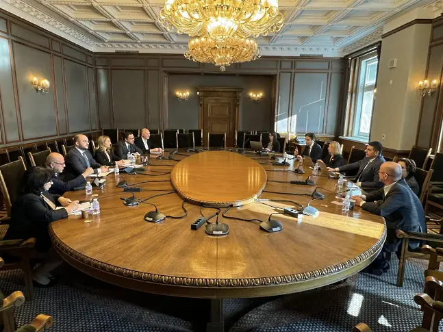  ГЕРБ организира първа среща за кабинет с Има Такъв Народ и трета с Демократична България 