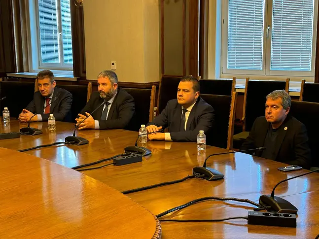  ГЕРБ организира първа среща за кабинет с Има Такъв Народ и трета с Демократична България 