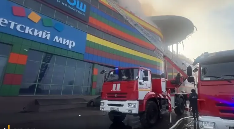 Жена загина при пожар в руски търговски център (ВИДЕО)