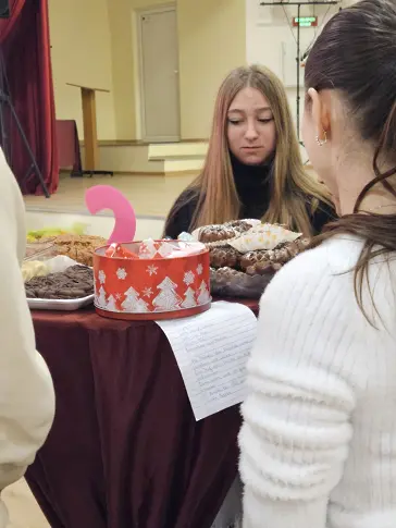  Ученици от ДФСГ „ Интелект “ сложиха начало на коледни инициативи/СНИМКИ/ 