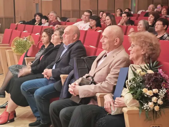  Детски хор „ Звъника ” отпразнува с галерия и концерти своя 40-ти рожден ден/СНИМКИ/ 