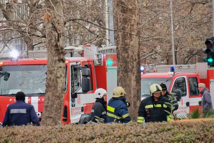 Възрастна жена загина в дома си при пожар в Бургас