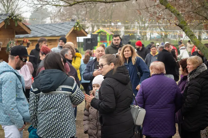  Събраха над 6000 лв. нa коледния концерт и базар „ За една по-светла Коледа – Път към дома “ 